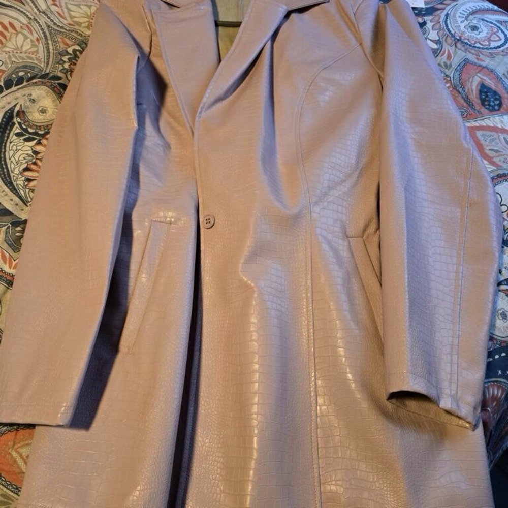 Brand new set pink jacket and skirt from Fashion and Figure size 2 (18/20) - Picture 3 of 3